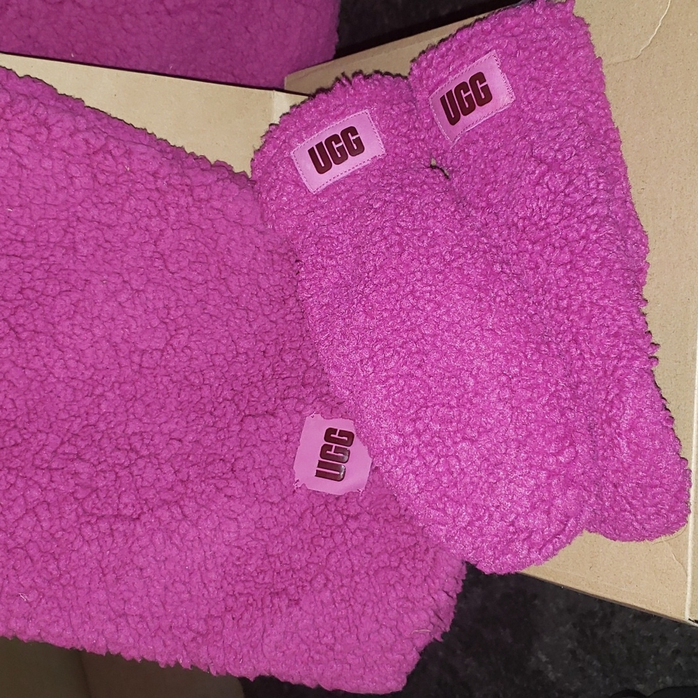 Women's Sherpa Oversized Scarf AND Sherpa Mitten with logo patch in Wild Aster